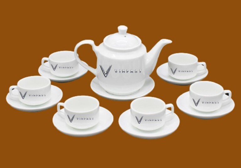 Các bộ ấm trà trắng Bát Tràng in logo có giá thành rất bình dân
